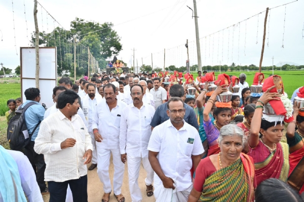 ಸಿಂಧನೂರು : ಗ್ರಾಮೀಣ ದಸರಾ ಉತ್ಸವಕ್ಕೆ ಅದ್ದೂರಿ ಚಾಲನೆ