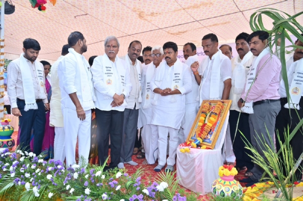 ರೈತರು ಹೊಸ ಬೆಳೆಗೆ ಬದಲಾಗಲಿ: ಶಾಸಕರಾದ ಹಂಪನಗೌಡ ಬಾದರ್ಲಿ