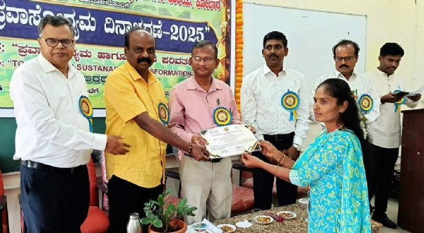 ಚಿತ್ರ ; ಕೋಲಾರ ನಗರದ ಸರಕಾರಿ ಪ್ರಥಮ ದರ್ಜೆ ಕಾಲೇಜಿನಲ್ಲಿ ವಿಶ್ವ ಪ್ರವಾಸೋದ್ಯಮ ದಿನಾಚರಣೆ ಕಾರ್ಯಕ್ರಮದಲ್ಲಿ ಪ್ರವಾಸೋದ್ಯಮ ಇಲಾಖೆಯ ಸಹಾಯಕ ನಿರ್ದೇಶಕ ತುಕಾರಾಂ ಎನ್.ಪವಾರ್ ಮಾತನಾಡಿದರು.