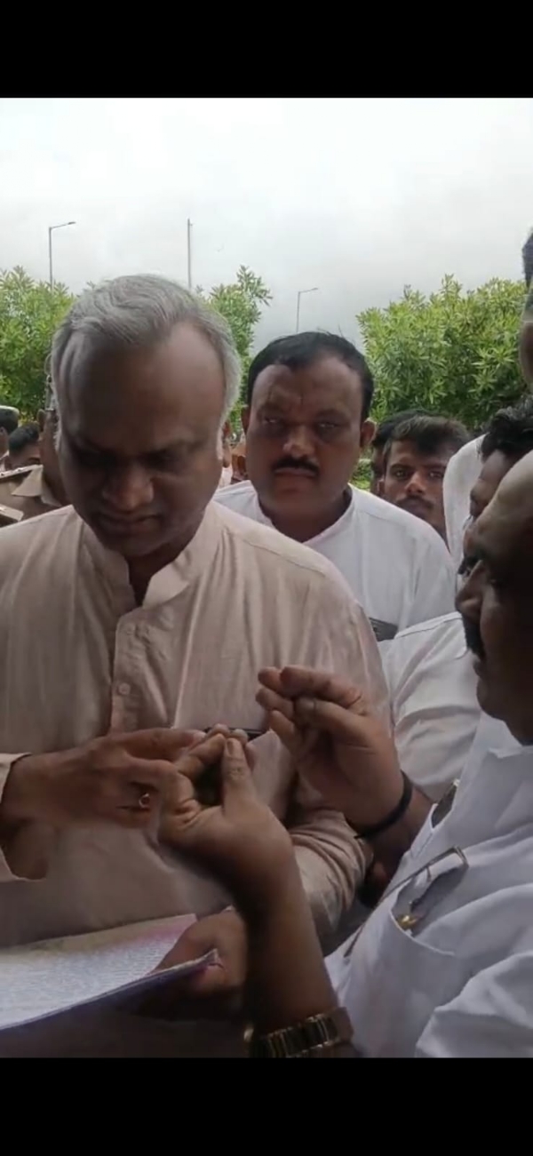 ನಕಲಿ ಎಸ್.ಟಿ ಪ್ರಮಾಣ ಪತ್ರ ಪಡೆದವರ ಮೇಲೆ ಕ್ರಮ: ಸಚಿವರ ಭರವಸೆ