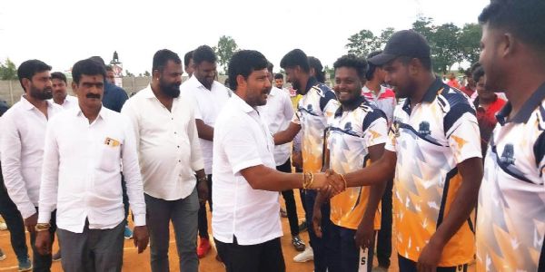 ದಸರಾ ಅಂಗವಾಗಿ ಕೋಲಾರದಲ್ಲಿ ಕ್ರಿಕೆಟ್ ಟೂರ್ನಿಮೆಂಟ್