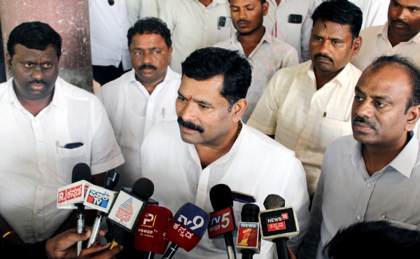 ಮುಖ್ಯಮಂತ್ರಿಗಳ ಕಾರ್ಯಕ್ರಮಕ್ಕೆ ಹೆಚ್ಚಿನ ಜನರನ್ನು ಸೇರಿಸಿ: ಸಚಿವ ಶಿವರಾಜ್ ಎಸ್. ತಂಗಡಗಿ