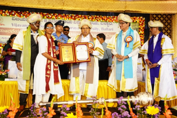 ವಿಶ್ವವಿದ್ಯಾಲಯಗಳು ಗುಣಮಟ್ಟದ ಶಿಕ್ಷಣ ಒದಗಿಸುವುದರ ಜೊತೆಗೆ ಪರಿಸರ ಸಂರಕ್ಷಣೆ, ಸ್ವಚ್ಛತಾ ಅಭಿಯಾನ ಕೈಗೊಳ್ಳಿ