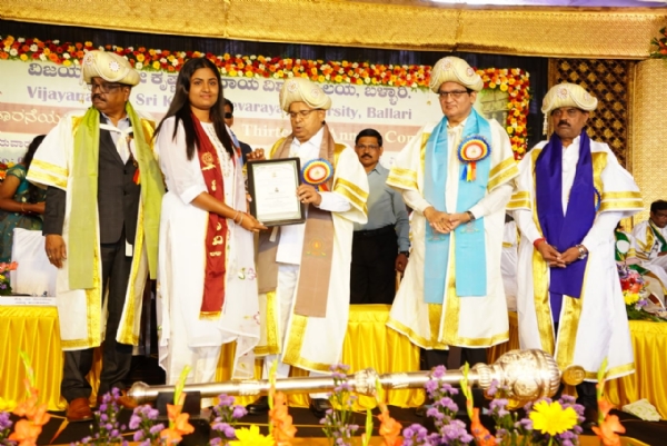 ವಿಶ್ವವಿದ್ಯಾಲಯಗಳು ಗುಣಮಟ್ಟದ ಶಿಕ್ಷಣ ಒದಗಿಸುವುದರ ಜೊತೆಗೆ ಪರಿಸರ ಸಂರಕ್ಷಣೆ, ಸ್ವಚ್ಛತಾ ಅಭಿಯಾನ ಕೈಗೊಳ್ಳಿ