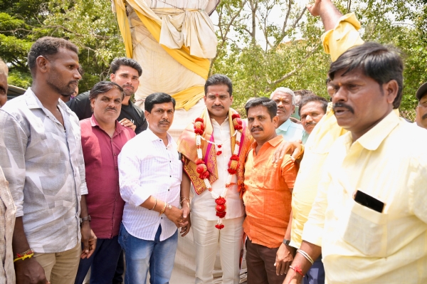 ಬಳ್ಳಾರಿ : ಸಂಗೊಳ್ಳಿ ರಾಯಣ್ಣರ ಕಂಚಿನ ಪುತ್ಥಳಿ