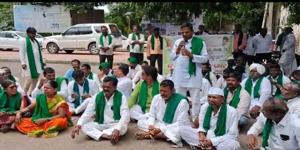 ನಾನಾ ಬೇಡಿಕೆಗಾಗಿ ರೈತರ ಪ್ರತಿಭಟನೆ