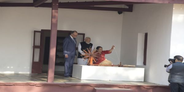 ಗಾಂಧಿ ಆಶ್ರಮಕ್ಕೆ ಪ್ರಧಾನಿ ಮೋದಿ, ಜರ್ಮನ್ ಚಾನ್ಸೆಲರ್