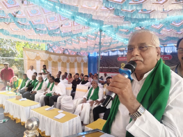 ಕೋಲಾರದಲ್ಲಿ ಶನಿವಾರ ನಡೆದ ಜಲಾಗ್ರಹ ಶುದ್ಧ ಕುಡಿಯುವ ನೀರಿನ ಆಂದೋಲನದಲ್ಲಿ ಸುಪ್ರಿಂ ಕೊರ್ಟ್ ನಿವೃತ್ತ ನ್ಯಾಯಮೂರ್ತಿ ವಿ. ಗೋಪಾಲಗೌಡರು ಮಾತನಾಡಿದರು.