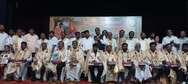 ಕೋಲಾರದಲ್ಲಿ ಕನ್ನಡ ಮತ್ತು ಸಂಸ್ಕೃತಿ ಇಲಾಖೆಯ ಆಶ್ರಯದಲ್ಲಿ ನಡೆದ ವೇಮನ ಜಯಂತಿಯನ್ನು ಸಂಸದ ಎಂ.ಮಲ್ಲೇಶ್ ಬಾಬು ಉದ್ಘಾಟಿಸಿದರು.