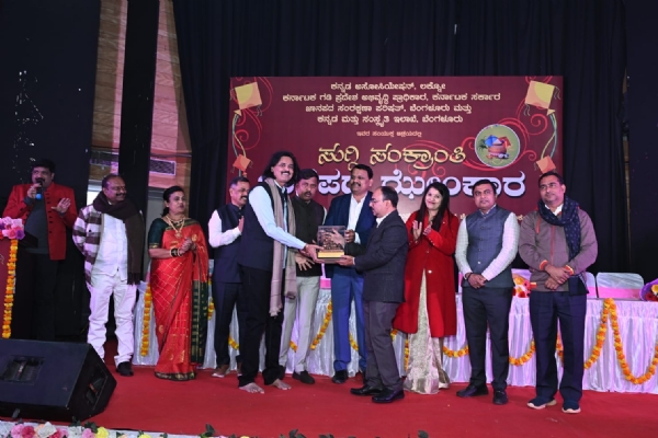 ಕರ್ನಾಟಕ ಗಡಿ ಪ್ರಾಧಿಕಾರ ಮತ್ತು ಜಾನಪದ ಸಂರಕ್ಷಣಾ ಪರಿಷತ್ ಆಶ್ರಯದಲ್ಲಿ ಲಕ್ನೋದಲ್ಲಿ ನಡೆದ ಜಾನಪದ ಸುಗ್ಗಿ ಕಾರ್ಯಕ್ರಮದಲ್ಲಿ ಕೋಲಾರದ ಸುಗಟೂರಿನ ಗಾಯಕ ಗೋ.ನ ಸ್ವಾಮಿ ಭಾಗವಹಿಸಿದ್ದರು.