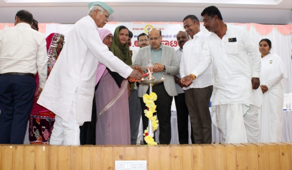 ಕೊಪ್ಪಳ  : ನಿಸ್ವಾರ್ಥದಿಂದ ಜನರ ಸೇವೆ ಮಾಡಬೇಕು - ಡಿ.ಆರ್. ಪಾಟೀಲ