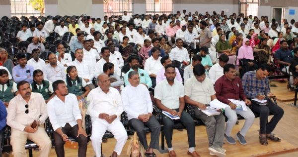 ಕೊಪ್ಪಳ  : ನಿಸ್ವಾರ್ಥದಿಂದ ಜನರ ಸೇವೆ ಮಾಡಬೇಕು - ಡಿ.ಆರ್. ಪಾಟೀಲ