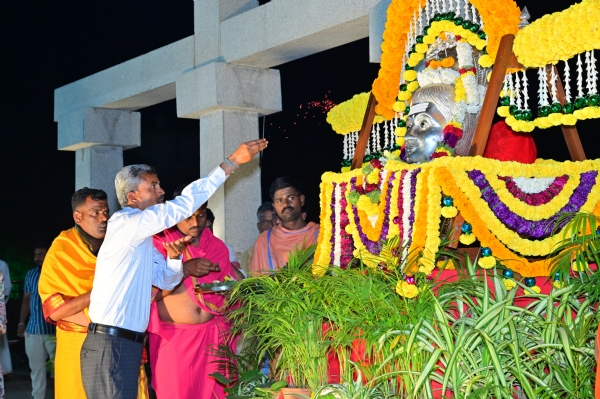 ಶ್ರೀ ಗವಿಮಠದ ಜಾತ್ರಾ : ತೆಪ್ಪೋತ್ಸವ ಹಾಗೂ ಸಂಗೀತ