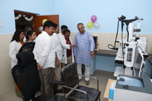 ಕೋಲಾರದ ಎಸ್.ಎನ್.ಆರ್. ಆಸ್ಪತ್ರೆಯಲ್ಲಿ ನೂತನವಾಗಿ ಆರಂಭಿಸಲಾದ ತೀವ್ರ ನಿಘಾ ಘಟಕವನ್ನು ಆರೋಗ್ಯ ಮತ್ತು ಕುಟುಂಬ ಕಲ್ಯಾಣ ಸಚಿವ ದಿನೇಶ್ ಗುಂಡೂರಾವ್ ಲೋಕಾರ್ಪಣೆ ಮಾಡಿದರು.