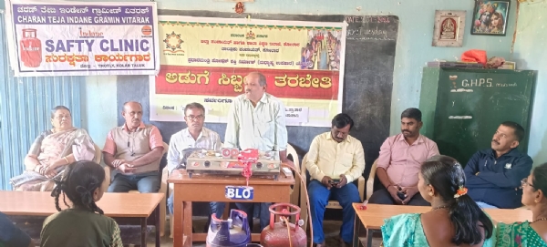 ಅಕ್ಷರದಾಸೋಹ ಶಿಕ್ಷಣಾಧಿಕಾರಿ ತಿಮ್ಮರಾಯಪ್ಪ ಕೋಲಾರ ತಾಲ್ಲೂಕಿನ ಮುದುವಾಡಿ ಶಾಲೆಯಲ್ಲಿ ಮುದುವಾಡಿ ಅಡುಗೆ ಸಿಬ್ಬಂದಿಗೆ ತರಬೇತಿ ನಡೆಯಿತು.