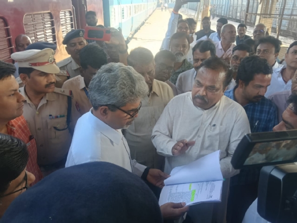 ಬಳ್ಳಾರಿ - ಗುಂತಕಲ್ಲು ರೈಲುಗಳ ಸಂಚಾರಕ್ಕೆ ಮನವಿ