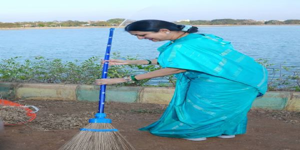 ದಾವಣಗೆರೆ ಕುಂದುವಾಡ ಕೆರೆಯಲ್ಲಿ ಸ್ವಚ್ಛತಾ ಅಭಿಯಾನ