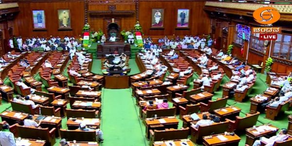 ಅಧಿವೇಶನದಲ್ಲಿ ರಾಜ್ಯಪಾಲರ ಭಾಷಣ ; ವಿಧಾನ ಸಭೆಯಲ್ಲಿ ಗದ್ದಲ