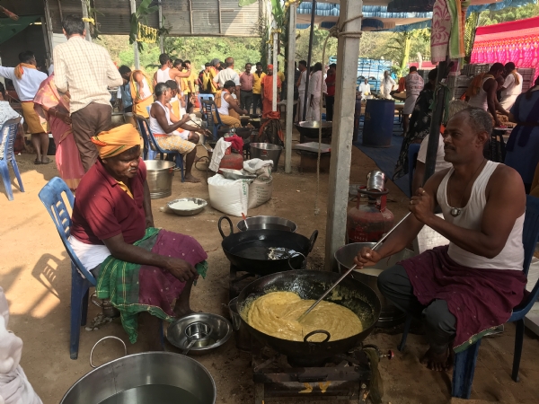 ಗವಿಮಠದ ಮಹಾದಾಸೋಹದಲ್ಲಿ ಮೈsಸೂರು ಪಾಕ್