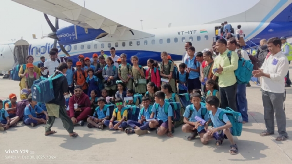 ಮಕ್ಕಳೊಂದಿಗೆ ಮಗುವಾದ ಸಂತೋಷ್ ಲಾಡ್