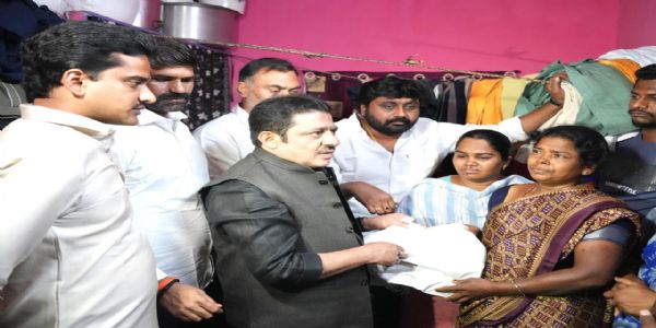 ಬಳ್ಳಾರಿ : ಮೃತನ ಕುಟುಂಬಕ್ಕೆ 25 ಲಕ್ಷ ನಗದು ಪರಿಹಾರ