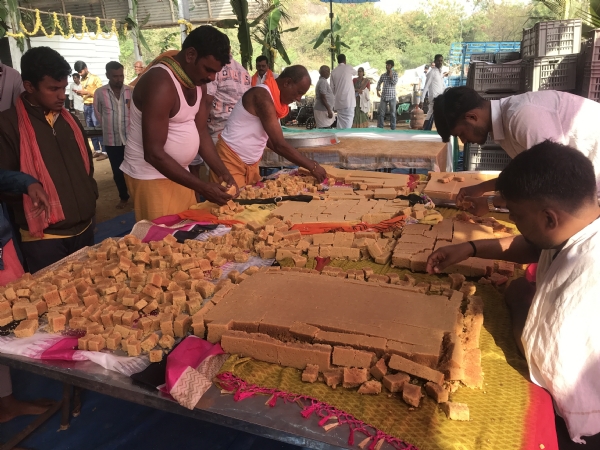 ಗವಿಮಠದ ಮಹಾದಾಸೋಹದಲ್ಲಿ ಮೈಸೂರು ಪಾಕ್