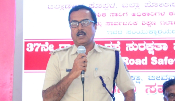 ಎಚ್ಚರಿಕೆಯಿಂದ ವಾಹನ ಚಲಾಯಿಸಬೇಕು- ನ್ಯಾ. ಮಹಾಂತೇಶ ಎಸ್. ದರಗದ