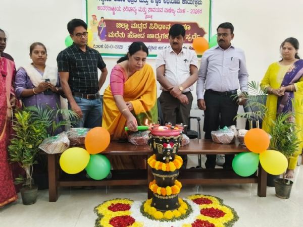 ಚಿತ್ರ - ಅಂತರರಾಷ್ಟ್ರೀಯ ಸಿರಿಧಾನ್ಯ ಮತ್ತು ಸಾವಯವ ವಾಣಿಜ್ಯ ಮೇಳ ಪ್ರಯುಕ್ತ ಹಮ್ಮಿಕೊಳ್ಳಲಾದ ಜಿಲ್ಲಾ ಮಟ್ಟದ ಸಿರಿಧಾನ್ಯ ಹಾಗೂ ಮರೆತು ಹೋದ ಖಾದ್ಯಗಳ ಪಾಕಸ್ಪರ್ಧೆ ಜಿಲ್ಲಾ ಪಂಚಾಯತ್ ಉಪಕಾರ್ಯದರ್ಶಿ ಟಿ.ಕೆ.ರಮೇಶ್ ಉದ್ಘಾಟಿಸಿದರು.