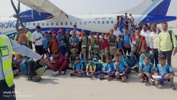 ಮಕ್ಕಳೊಂದಿಗೆ ಮಗುವಾದ ಸಂತೋಷ್ ಲಾಡ್