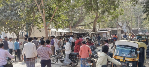 ಕೊಟ್ಟೂರಲ್ಲಿ ತ್ರಿವಳಿ ಕೊಲೆ : ಮೂರೂ ಶವಗಳು ಪೋಸ್ಟ್ಮಾರ್ಟ್ಂಗೆ ಕೊಟ್ಟೂರಲ್ಲಿ ತ್ರಿವಳಿ ಕೊಲೆ : ಮೂರೂ ಶವಗಳು ಪೋಸ್ಟ್ಮಾರ್ಟ್ಂಗೆ