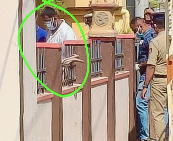 ಕೊಟ್ಟೂರಲ್ಲಿ ತ್ರಿವಳಿ ಕೊಲೆ : ಮೂರೂ ಶವಗಳು ಪೋಸ್ಟ್ಮಾರ್ಟ್ಂಗೆ ಕೊಟ್ಟೂರಲ್ಲಿ ತ್ರಿವಳಿ ಕೊಲೆ : ಮೂರೂ ಶವಗಳು ಪೋಸ್ಟ್ಮಾರ್ಟ್ಂಗೆ