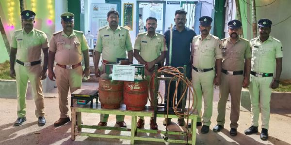 ಕೆಜಿಎಫ್‌ನಲ್ಲಿ ಅಕ್ರಮ ಸಿಲಿಂಡರ್ ಭರ್ತಿ ಮಾಡುತ್ತಿದ್ದ ಆರೋಪಿಗಳ ಬಂಧನ