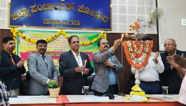 ಕೋಲಾರದಲ್ಲಿ ನಡೆದ ರಾಷ್ಟಿçÃಯ ಗ್ರಾಹಕರ ದಿನಾಚರಣೆಯನ್ನು ಜಿಲ್ಲಾಧಿಕಾರಿ ಡಾ.ಎಂ.ಆರ್.ರವಿ ಉದ್ಘಾಟಿಸಿದರು. ಕೋಲಾರದಲ್ಲಿ ನಡೆದ ರಾಷ್ಟಿçÃಯ ಗ್ರಾಹಕರ ದಿನಾಚರಣೆಯನ್ನು ಜಿಲ್ಲಾಧಿಕಾರಿ ಡಾ.ಎಂ.ಆರ್.ರವಿ ಉದ್ಘಾಟಿಸಿದರು.