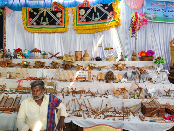 ಗವಿಸಿದ್ದೇಶ್ವರ ಜಾತ್ರೆ ಅಂಗವಾಗಿ ಕೃಷಿ ಇಲಾಖೆಯಿಂದ ವಸ್ತು ಪ್ರದರ್ಶನ
