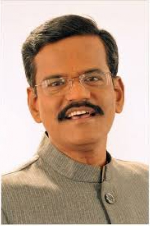 ಕೈಲಾಸ ಮಂಟಪದ ವೇದಿಕೆಯಲ್ಲಿನ ಪೂಜ್ಯರ ಅತಿಥಿಗಳ, ಕಲಾವಿದರ ಪರಿಚಯ