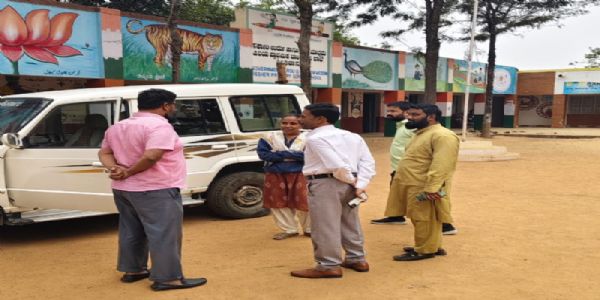 ಶ್ರೀನಿವಾಸಪುರ ಮೌಲಾನ ಆಜಾದ್ ಮಾದರಿ ಶಾಲೆಗೆ ಜಿಲ್ಲಾ ಅಧಿಕಾರಿ ಭೇಟಿ