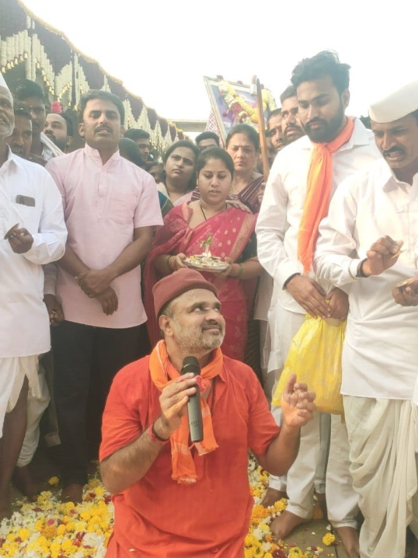 ಗವಿಮಠ : ಬಳಗಾನೂರ ಶ್ರೀ ಶಿವಶಾಂತವೀರ ಶರಣರ ಧೀರ್ಘದಂಡ ನಮಸ್ಕಾರ ಗವಿಮಠ : ಬಳಗಾನೂರ ಶ್ರೀ ಶಿವಶಾಂತವೀರ ಶರಣರ ಧೀರ್ಘದಂಡ ನಮಸ್ಕಾರ