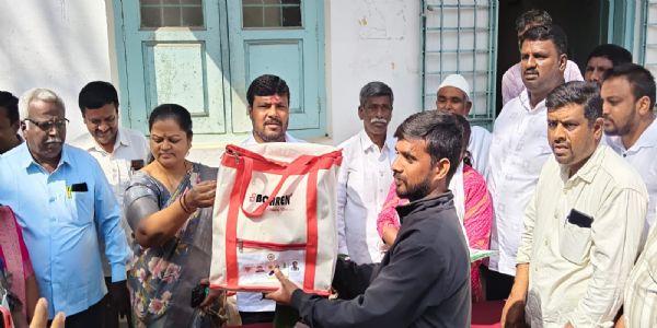 ಕಟ್ಟಡ ಕಾರ್ಮಿಕರಿಗೆ ಶಾಸಕ ಕೊತ್ತೂರು ಮಂಜುನಾಥ್ ಟೂಲ್ ಕಿಟ್ ವಿತರಣೆ