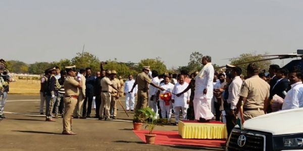 ವಿಜಯಪುರಕ್ಕೆ ಒಂದೂವರೆ ಗಂಟೆ ತಡವಾಗಿ ಆಗಮಿಸಿದ ಮುಖ್ಯಮಂತ್ರಿ