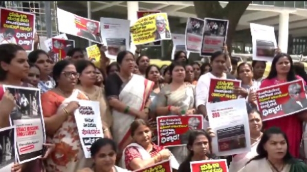 BJP-Mahila-Morcha-Protest-Against-Rahul-Gandhi-in-Bengaluru BJP-Mahila-Morcha-Protest-Against-Rahul-Gandhi-in-Bengaluru