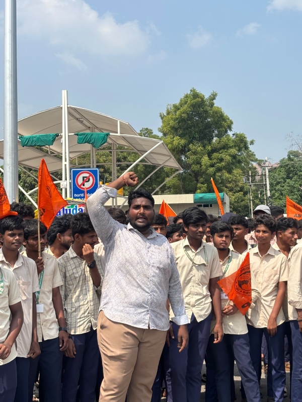 ವಿದ್ಯಾರ್ಥಿಗಳಿಗಾಗಿ ಪ್ರತ್ಯೇಕ ಬಸ್ ಟ್ರಿಪ್ಗಾಗಿ ಎಬಿವಿಪಿ ಪ್ರತಿಭಟನೆ