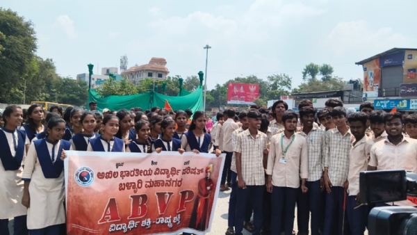 ವಿದ್ಯಾರ್ಥಿಗಳಿಗಾಗಿ ಪ್ರತ್ಯೇಕ ಬಸ್ ಟ್ರಿಪ್ಗಾಗಿ ಎಬಿವಿಪಿ ಪ್ರತಿಭಟನೆ
