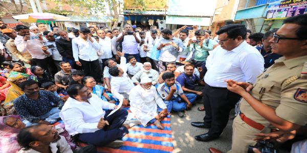 ಕುಡಿಯುವ ನೀರು, ಮೂಲಭೂತ ಸೌಲಭ್ಯಗಳಿಗಾಗಿ ಕಾಂಗ್ರೆಸ್ ಕಾರ್ಪೊರೇಟರ್ ನೇತೃತ್ವದಲ್ಲಿ ಪ್ರತಿಭಟನೆ