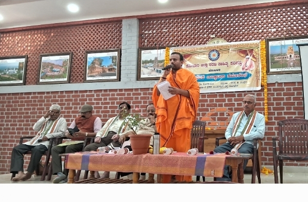ಕೋಲಾರದಲ್ಲಿ ನಡೆದ ಜಿಲ್ಲಾ ಶರಣ ಸಾಹಿತ್ಯ ಪರಿಷತ್ ಜಿಲ್ಲಾ ಘಟಕದ ಉದ್ಘಾಟನಾ ಕಾರ್ಯಕ್ರಮದಲ್ಲಿ ನಾಗಲಾಪುರ ತೇಜೇಶಲಿಂಗ ಶಿವಾಚಾರ್ಯ ಆರ್ಶೀವಚನ ನೀಡಿದರು.