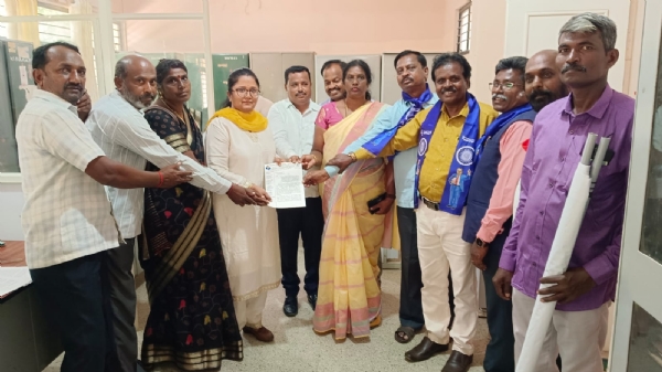 ಬಾರ್ ಲೈಸೆನ್ಸ್ ರದ್ದು ಮಾಡಲು ದಲಿತ ಸಂಘರ್ಷ ಸಮಿತಿ ಒತ್ತಾಯಿಸಿ ಅಬಕಾರಿ ಇಲಾಖೆಯ ಅಧಿಕಾರಿಗಳಿಗೆ ಮನವಿ ಸಲ್ಲಿಸಲಾಯಿತು ಬಾರ್ ಲೈಸೆನ್ಸ್ ರದ್ದು ಮಾಡಲು ದಲಿತ ಸಂಘರ್ಷ ಸಮಿತಿ ಒತ್ತಾಯಿಸಿ ಅಬಕಾರಿ ಇಲಾಖೆಯ ಅಧಿಕಾರಿಗಳಿಗೆ ಮನವಿ ಸಲ್ಲಿಸಲಾಯಿತು