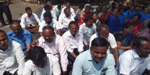 ಪರಿಷ್ಕೃತ ಕನಿಷ್ಠ ವೇತನ ಜಾರಿಗೆ ಆಗ್ರಹ: ಬಾಗಲಕೋಟೆ ಜಿಲ್ಲಾಧಿಕಾರಿ ಕಚೇರಿ ಎದುರು ಹೊರಗುತ್ತಿಗೆ ಸಿಬ್ಬಂದಿ ಪ್ರತಿಭಟನೆ
