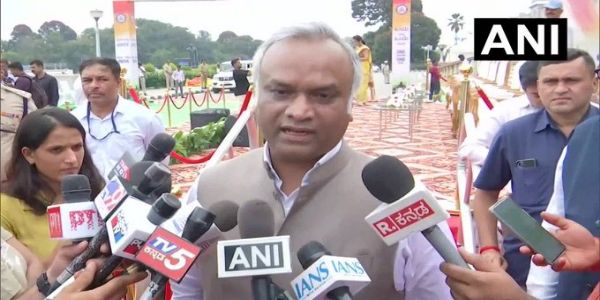 ದಾಖಲೆ ನೀಡಿದರೆ ಕುಮಾರಸ್ವಾಮಿ ವಿರುದ್ಧ ಕ್ರಮ: ಪ್ರಿಯಾಂಕ್ ಖರ್ಗೆ