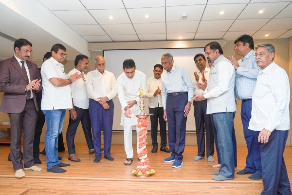 ಬೆನ್ನುಮೂಳೆ ದಿನಾಚರಣೆ ಕಾರ್ಯಕ್ರಮವನ್ನು ಸಚಿವ ರಿಜ್ವಾನ್ ಅರ್ಷದ್ ಉದ್ಘಾಟಿಸಿದರು.