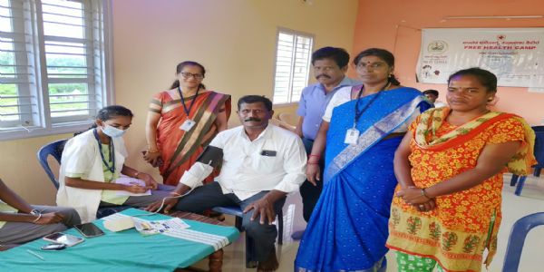 ರೂಬಿ ಫ್ಯಾಮಿಲಿ ಫೌಂಡೇಶನ್ ವತಿಯಿಂದ ಗ್ರಾಮೀಣ ಆರೋಗ್ಯ ತಪಾಸಣಾ ಶಿಬಿರ