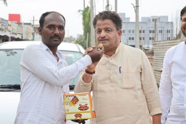 ವಾಹನ ವಿತರಣೆ